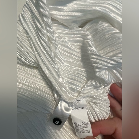 Two piece Plisse Set in White Sz Small - Picture 4 of 4